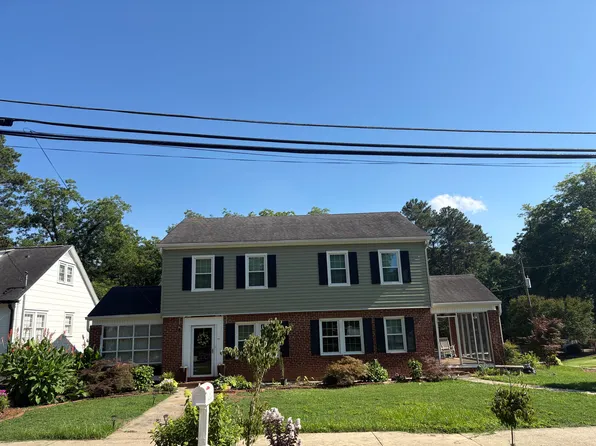 186 E Doyle St #1B, Toccoa, GA 30577