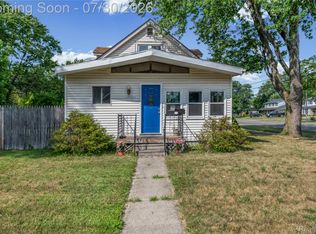 19485 Eastwood Dr, Harper Woods, MI 48225