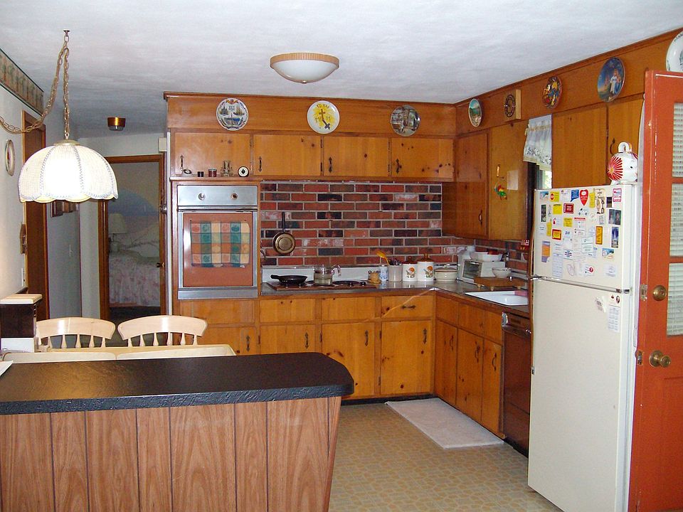 2nd image of 6 Beverly Ln