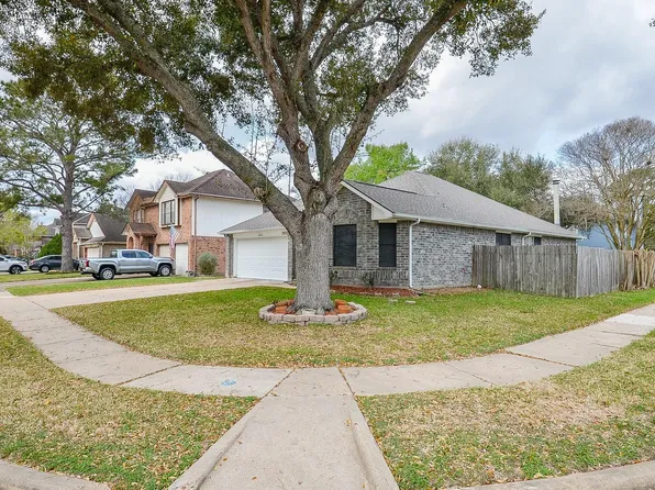 2902 Silent Dr, Sugar Land, TX 77498