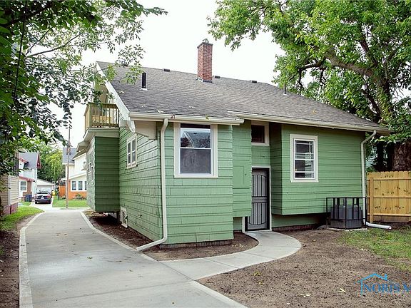 4th image of 2026 Parkdale Ave