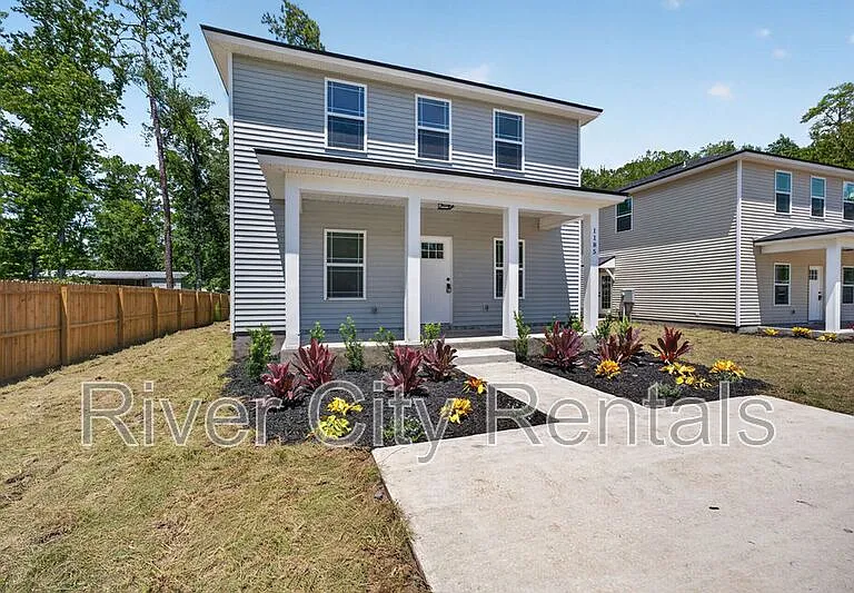 1181 Floyd St — Photo 2
