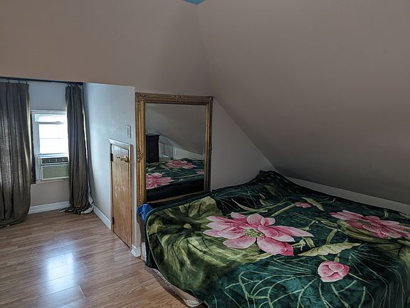 2nd image of 62 1/2 N Warren Ave #1/2
