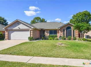 303 Bridle Ln, Victoria, TX 77904
