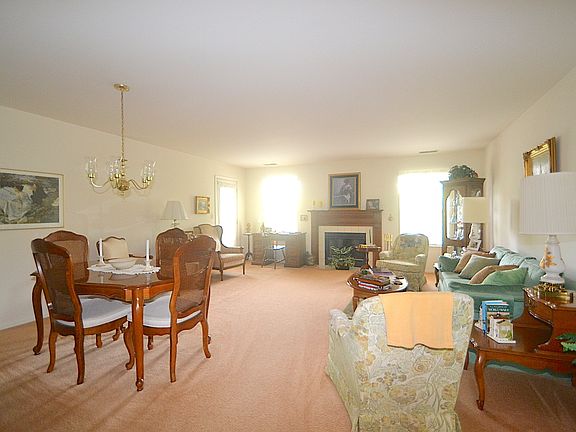 3rd image of 1464 Club Dr #675