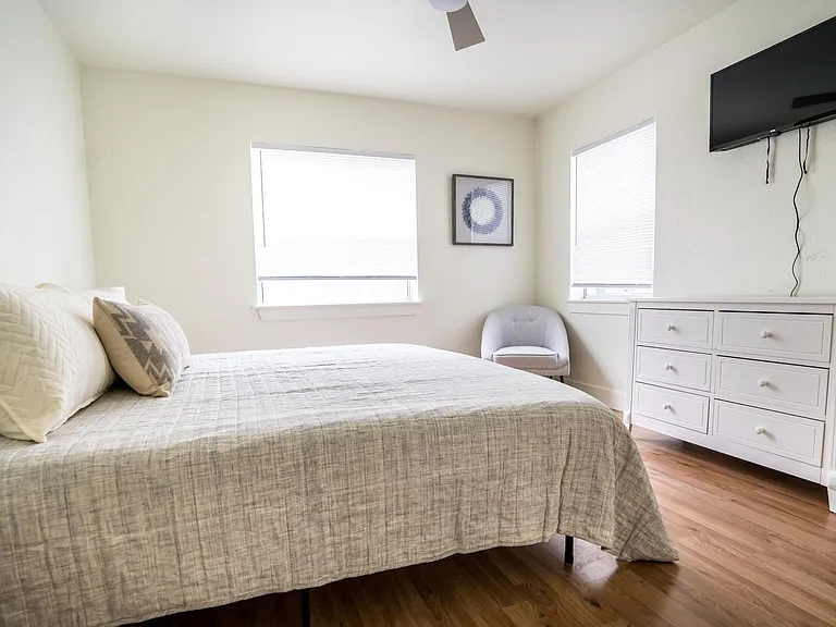 2160 Riverside Ave #5 — Photo 24