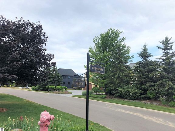 3rd image of 7839 Turnberry Cir