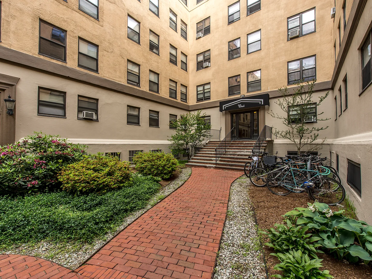 Longfellow Apartments — Photo 2