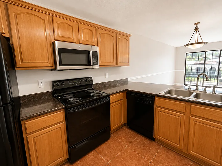 208 S Habana Ave #G — Photo 3