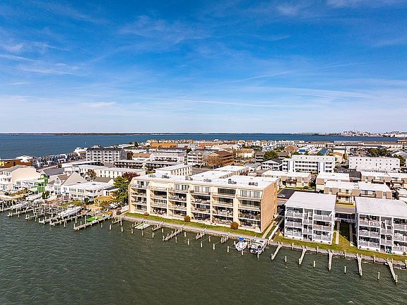 3rd image of 429 Bayshore Dr Unit 303