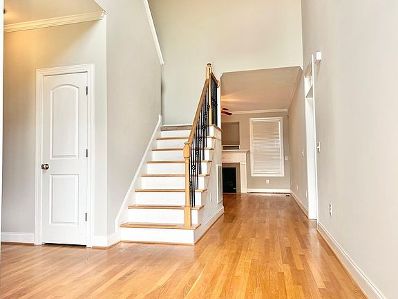 3rd image of 586 Ruth Cir