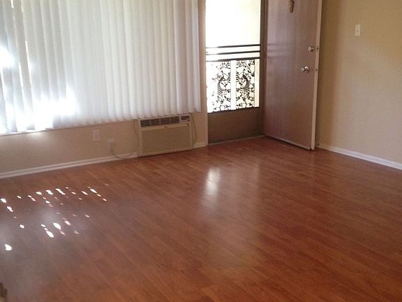 3rd image of 1025 Melrose Ave APT 4
