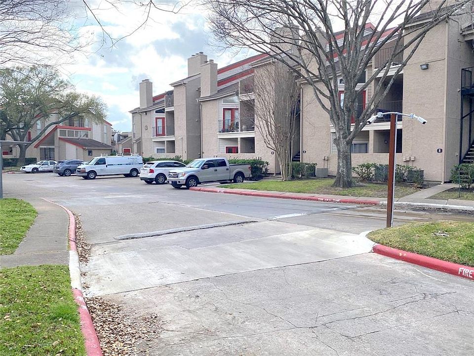 1st image of 10855 Meadowglen Ln APT 834
