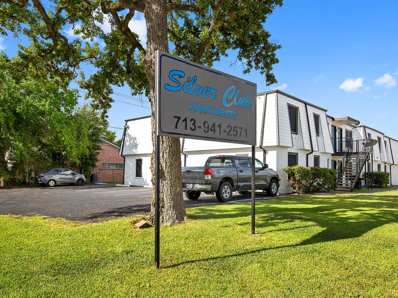 Silver Club Apartments — Photo 1