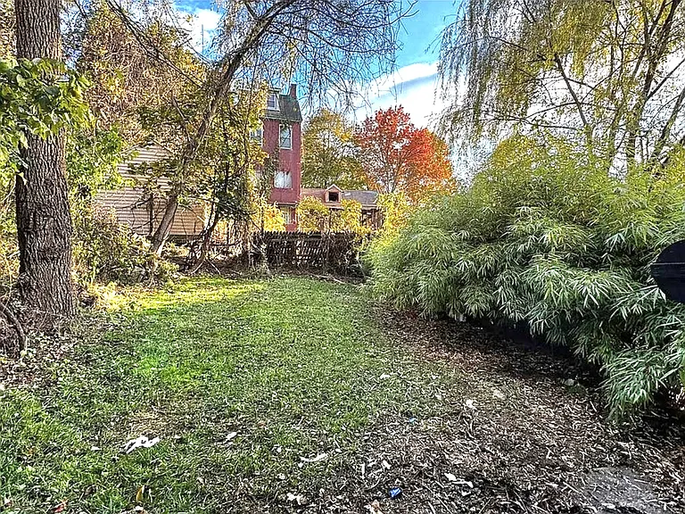 231 W Burgess St #1 — Photo 4