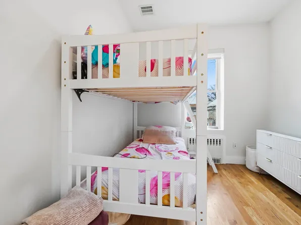 918 East 32nd Street image 11 of 24