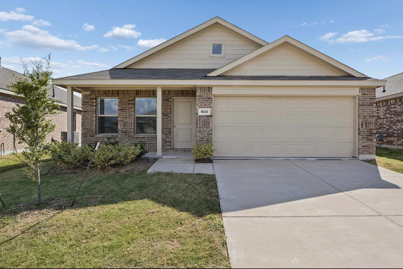 3 bed, 1260 sqft, $2,000 — Photo 1