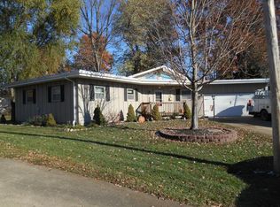 718 Olean Pl, Charleston, IL 61920