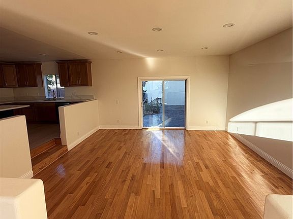 4th image of 6222 Babcock Ave
