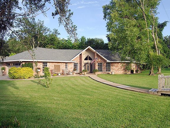 2nd image of 174 Garrigue Dr