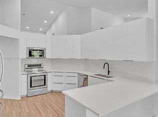 3420 Washington Ln, Hollywood, FL 33026