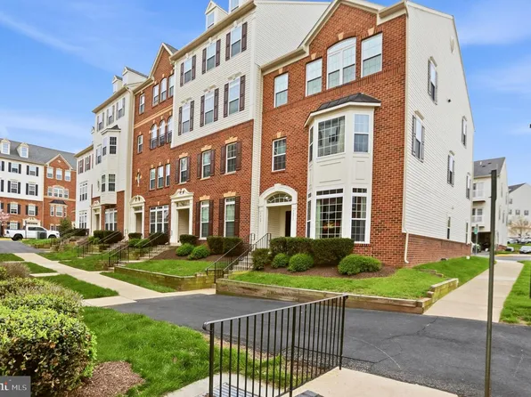 7469 Brunson Cir, Gainesville, VA 20155