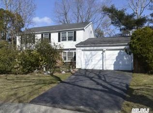 29 Tulip Grove Dr, Lake Grove, NY 11755