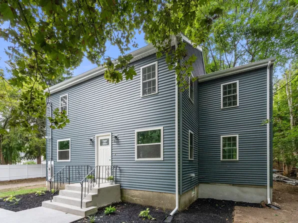 122 York St, Stoughton, MA 02072