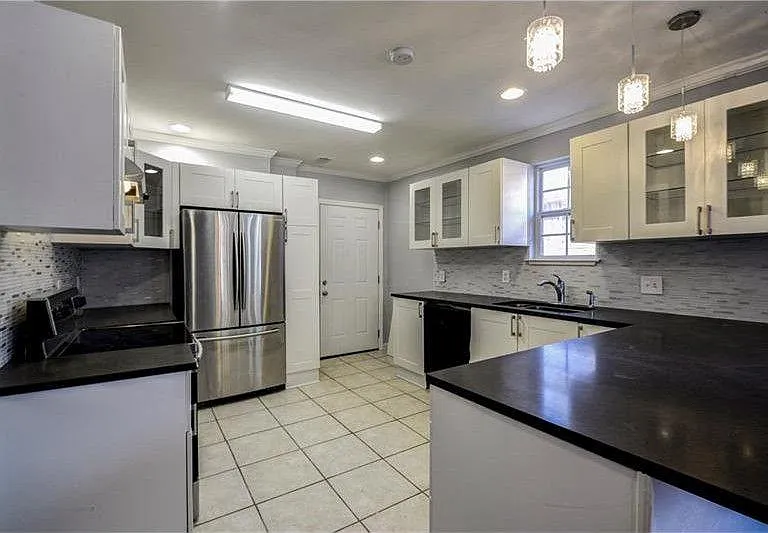 993 Washington St SW — Photo 9