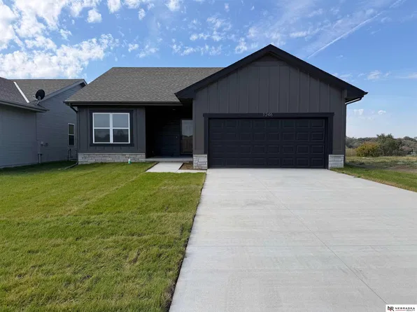 1246 Meadow Ln, Plattsmouth, NE 68048