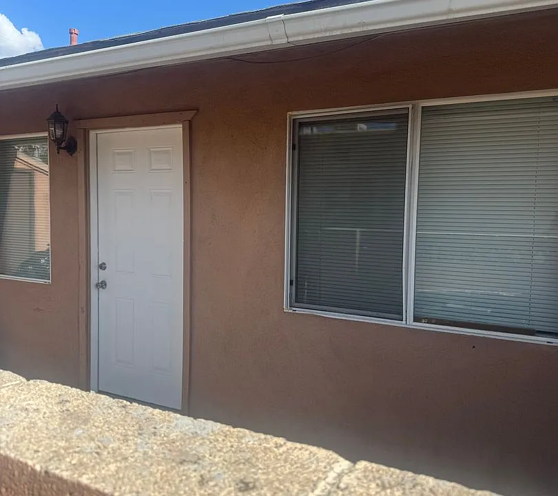 304 Vassar Dr SE