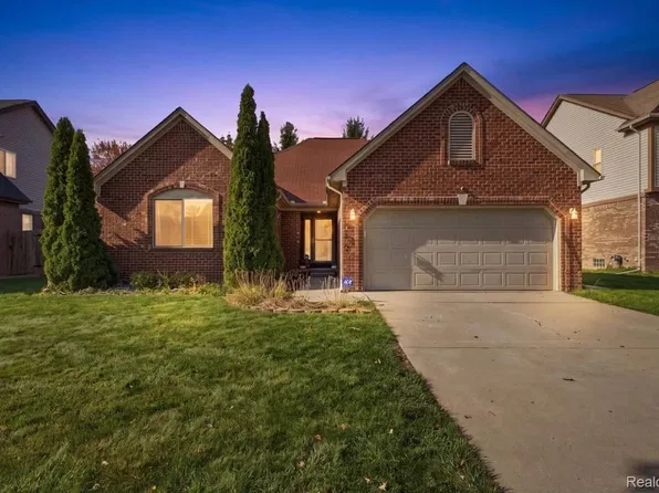 38335 Maple Dr, Clinton Township, MI 48038