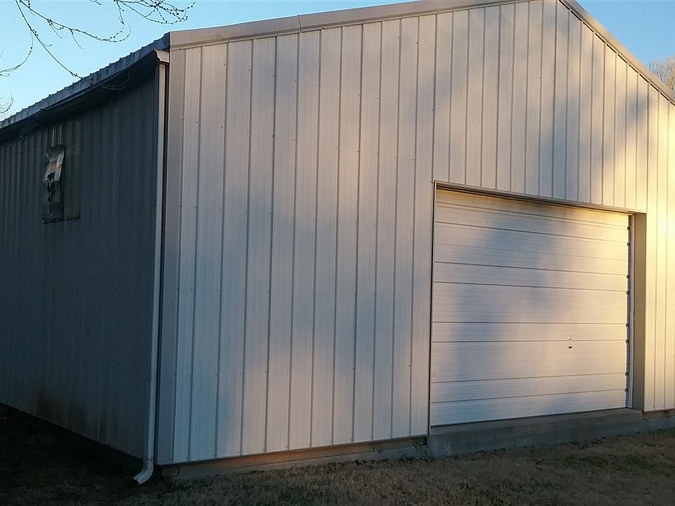 2nd image of 616 S Emporia St