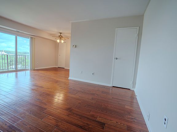 3rd image of 6147 Edsall Rd APT N