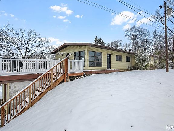 2nd image of 28 Oakleigh Dr