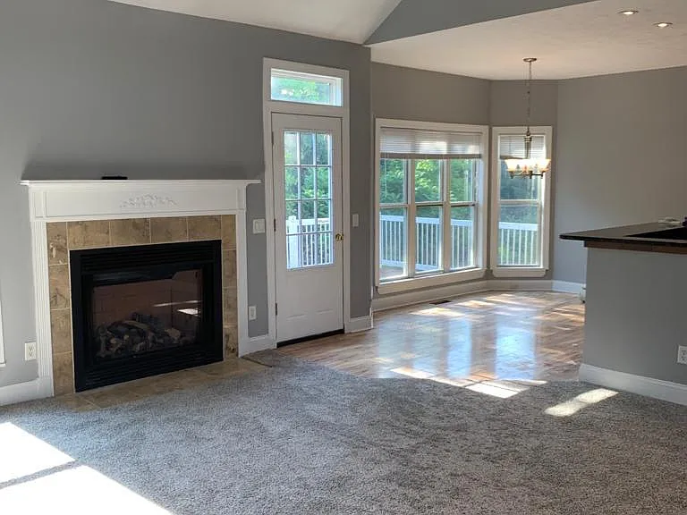 7047 Country Spring Ave SW — Photo 2