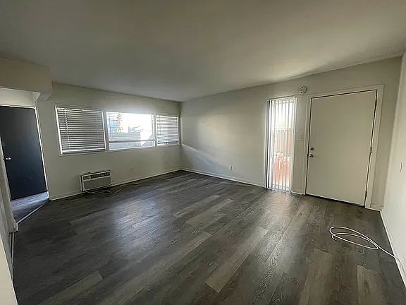 4th image of 11104-39 Aqua Vista St
