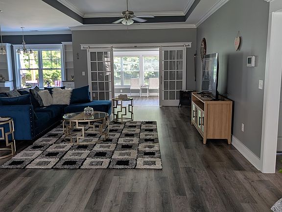 4th image of 601 West Oak Circle Dr.