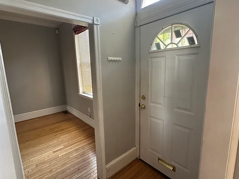 2205 Madison Sq — Photo 3
