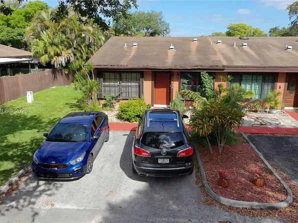 10331 Holly Ct, Pembroke Pines, FL 33026