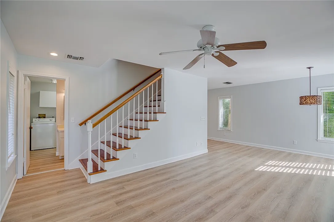 2 bed, 2.5 bath, 1325 sqft, $3,000 — Photo 1