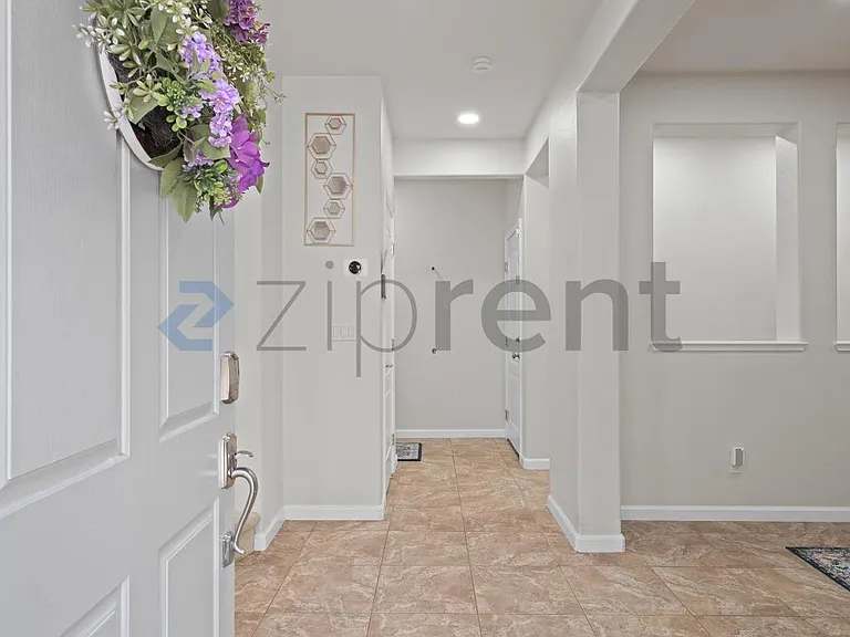 633 Farrington St — Photo 5