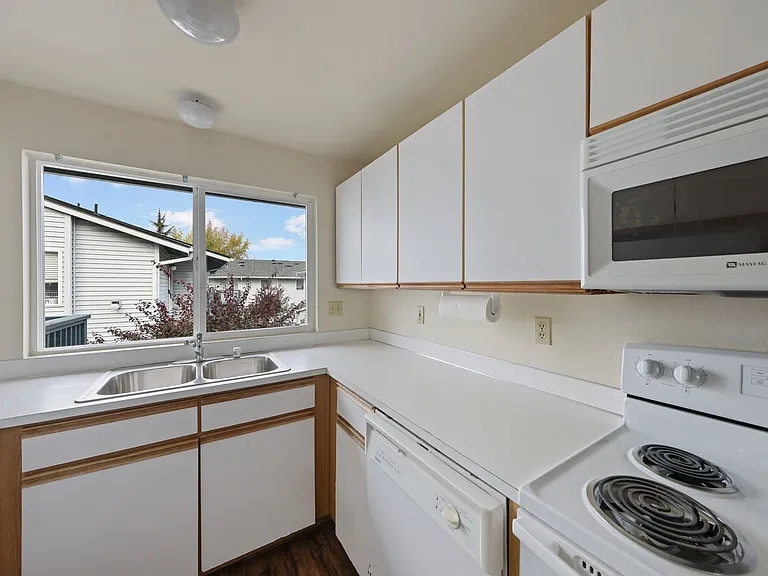 730 SE 8th Ave #C202 — Photo 3