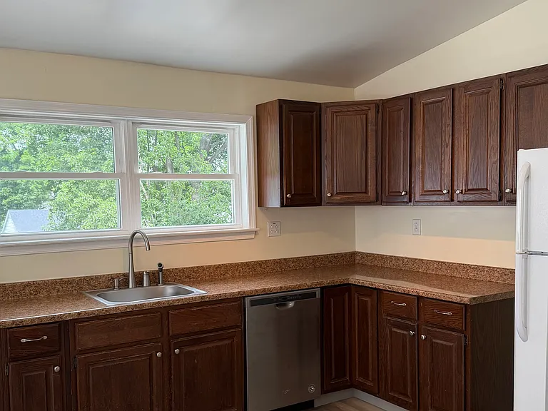 219 Chestnut St — Photo 2