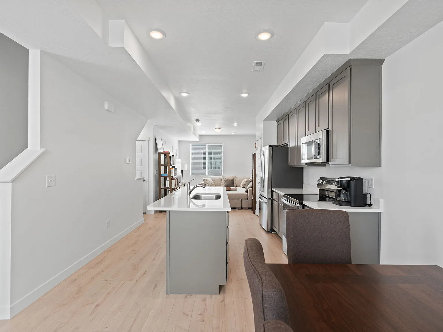 2 bed, 2.5 bath, 1250 sqft, $2,250 — Photo 3