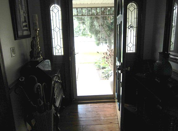 3rd image of 880 Woodview Dr