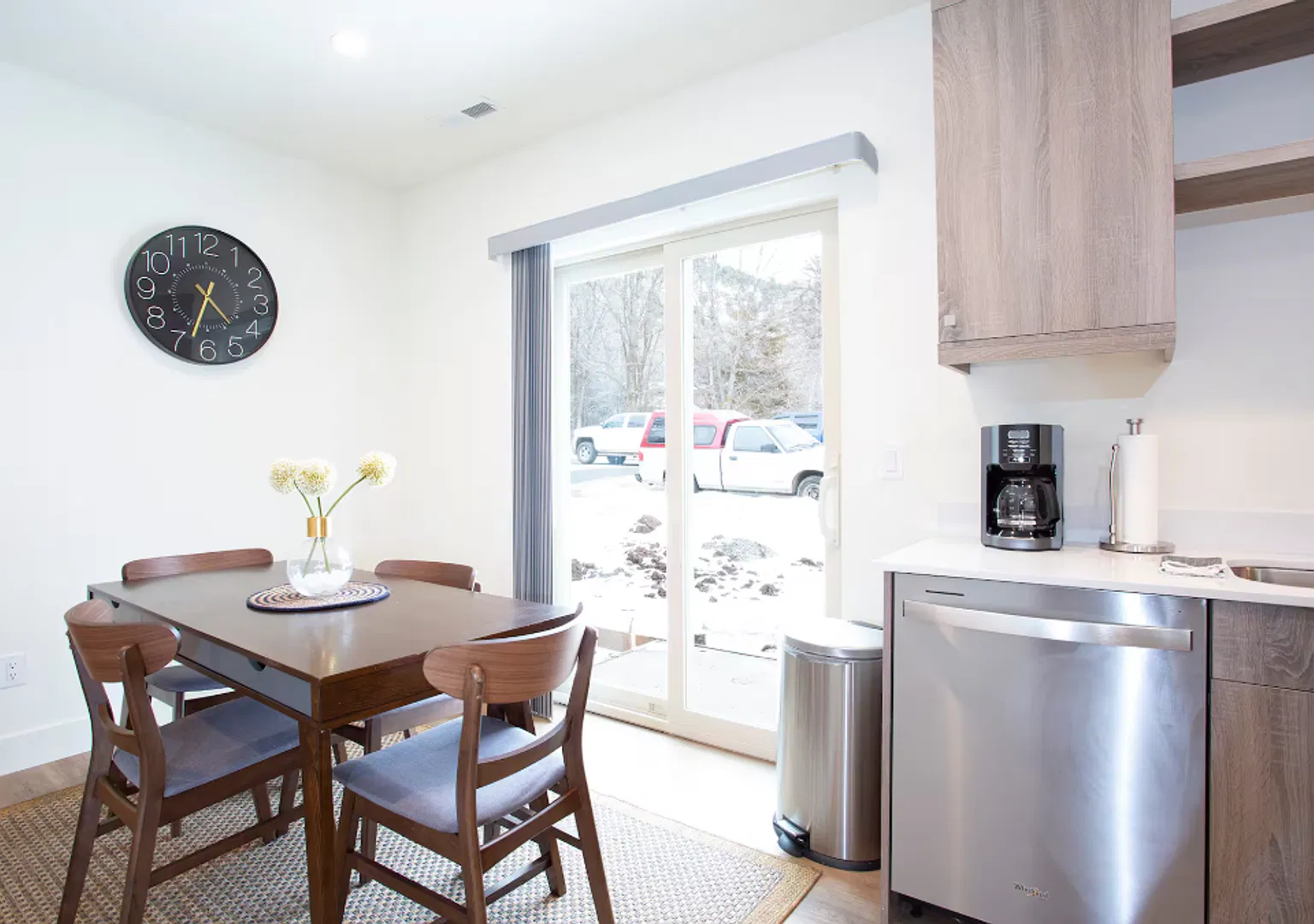 405 Laurel — Photo 2