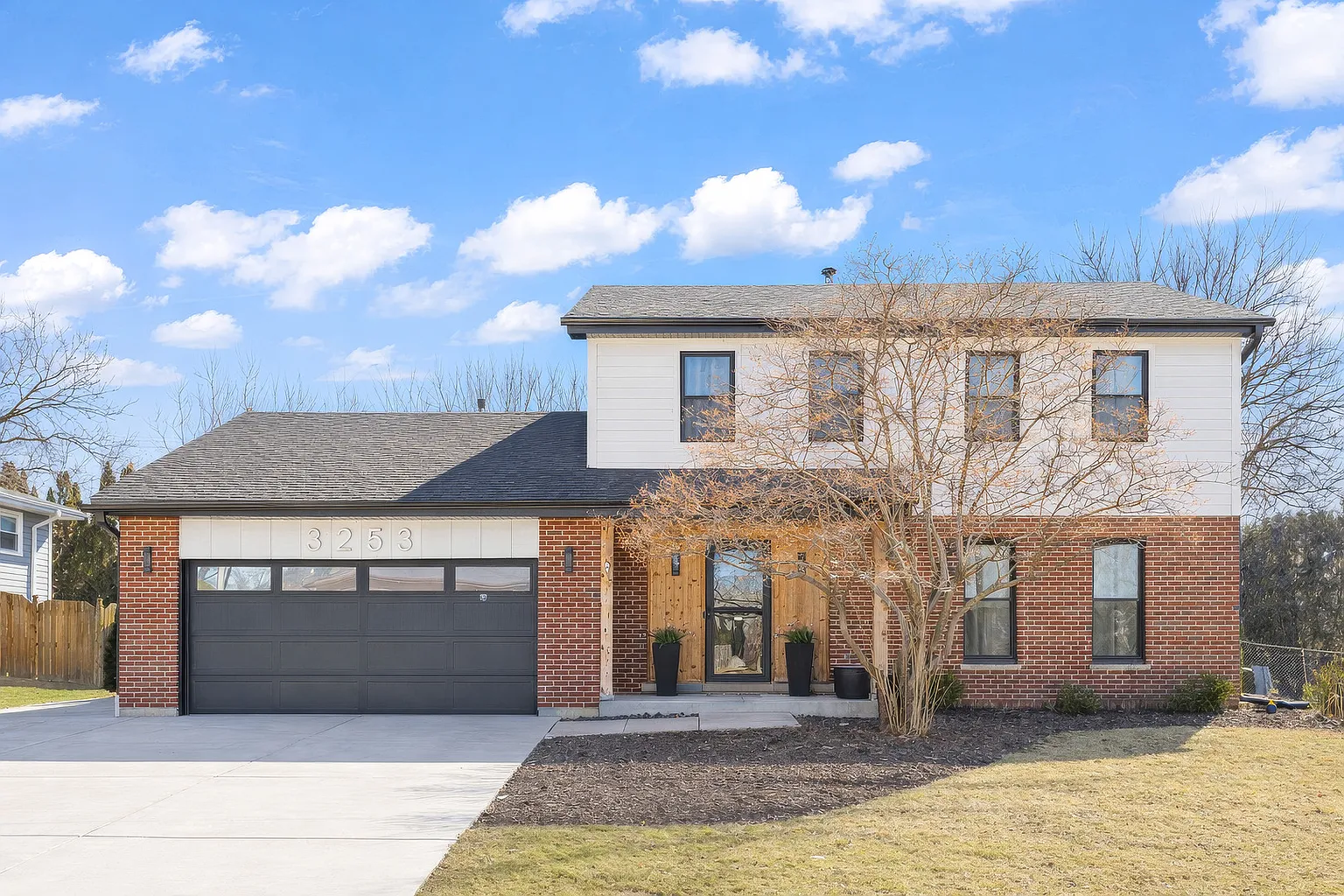 3253 Stewert Dr photo 1
