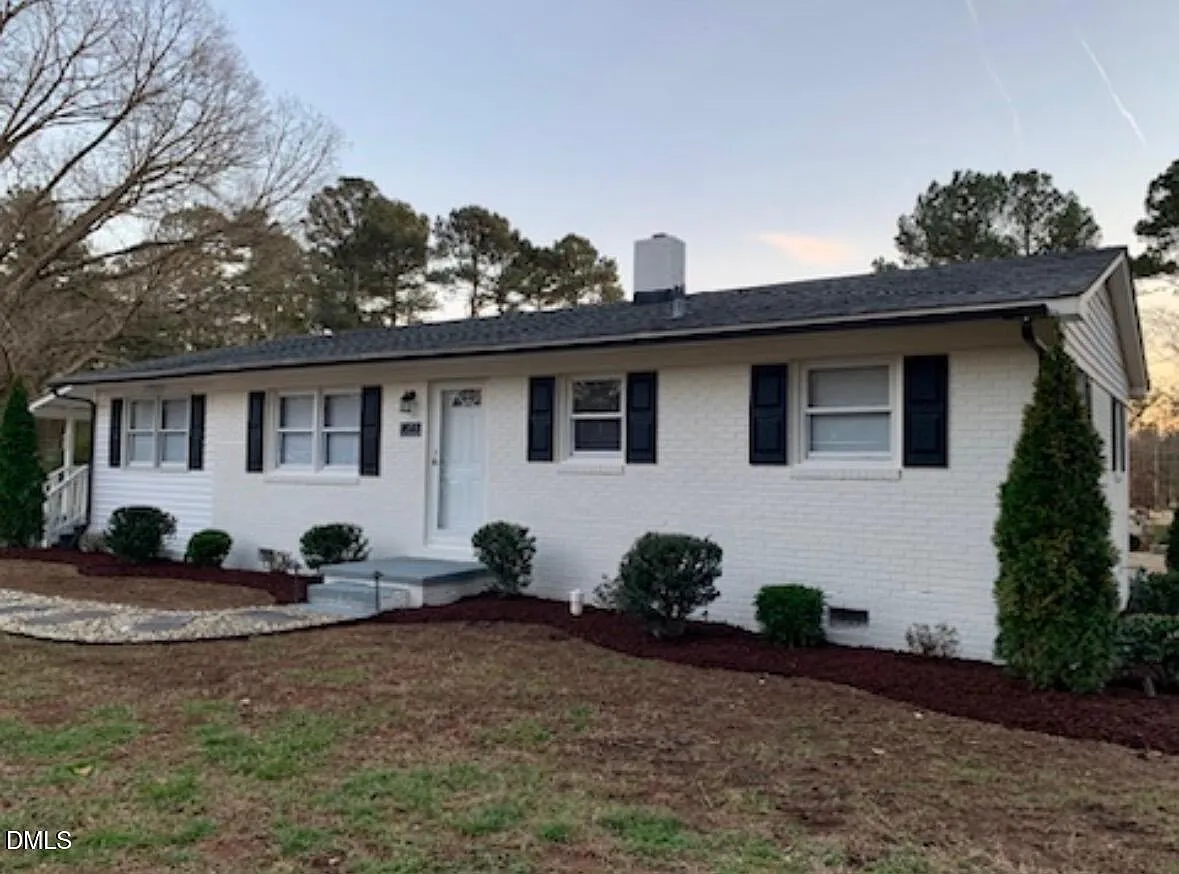 4 bed, 2.0 bath, 1362 sqft, $2,200 — Photo 1