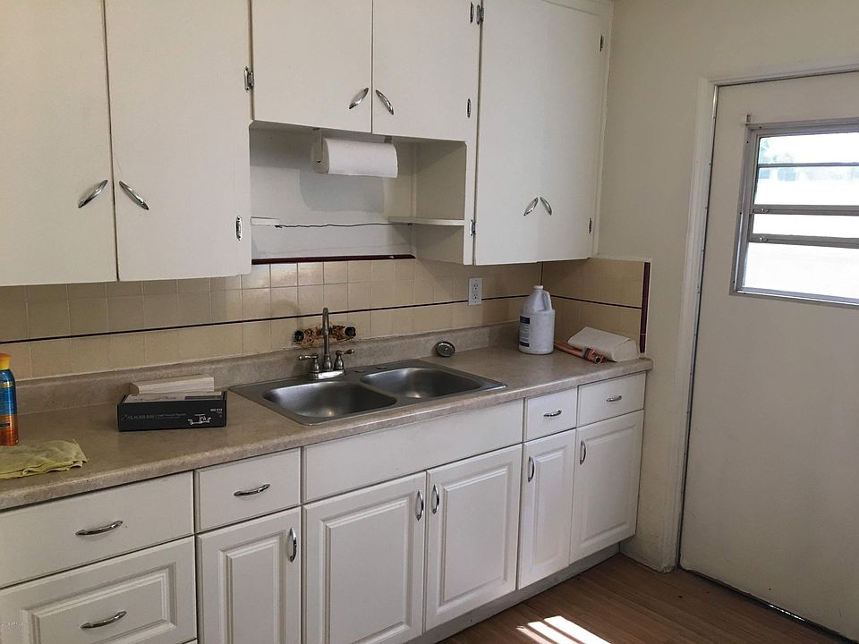 2nd image of 2406 E Whitton Ave